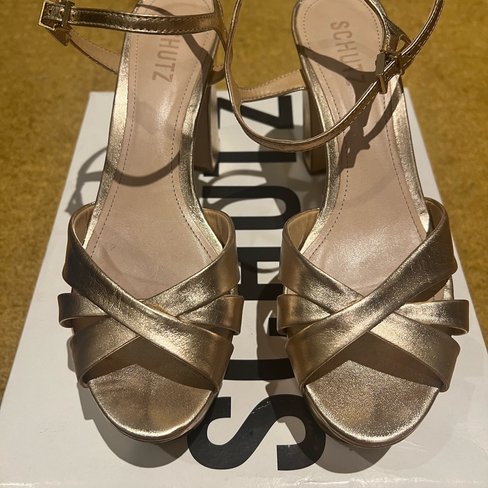 Schutz Keefa Metallic Gold Platform Heels sz 8.5